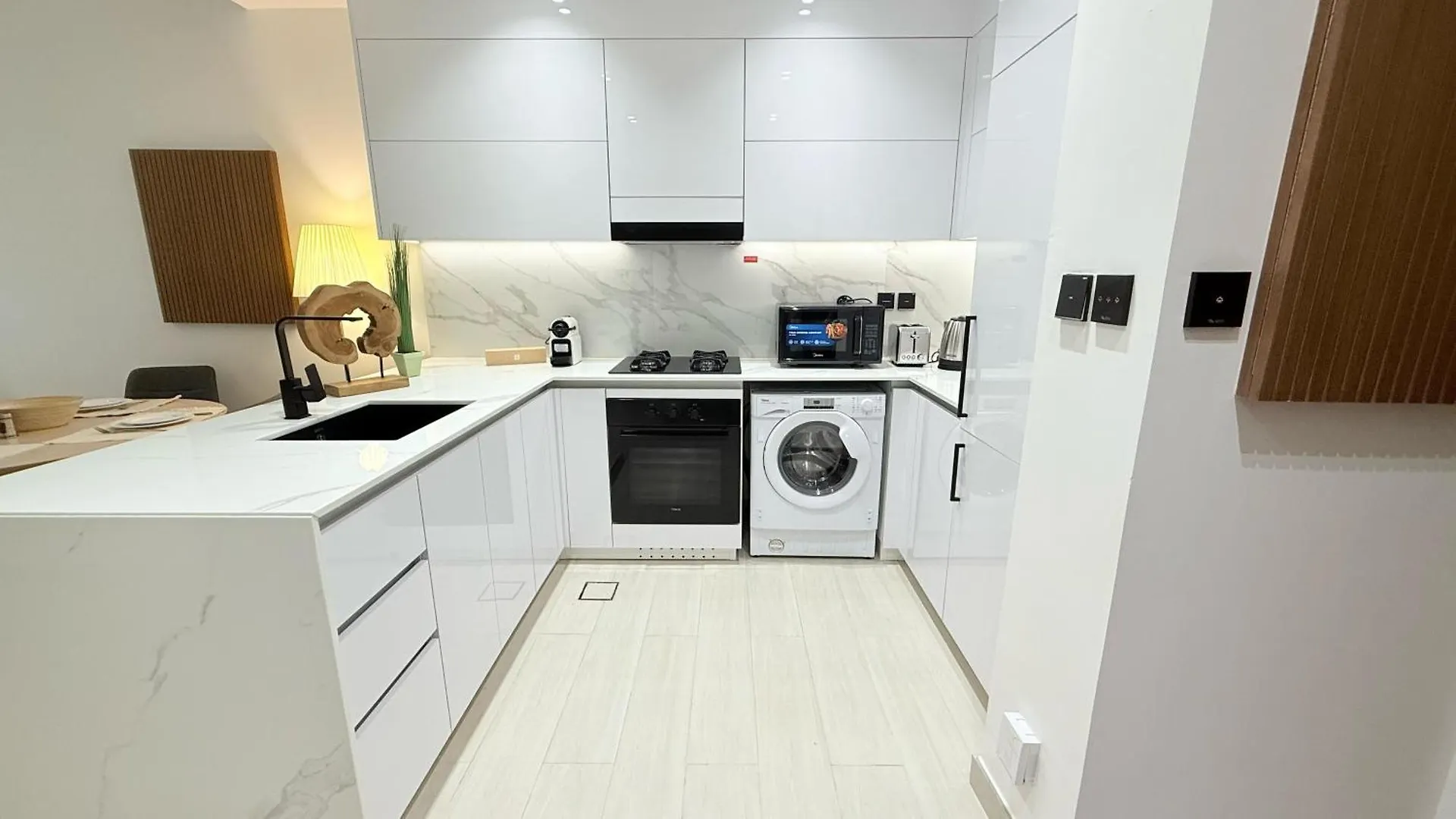 1 Bhk With Panoramic View Apartment Dubai