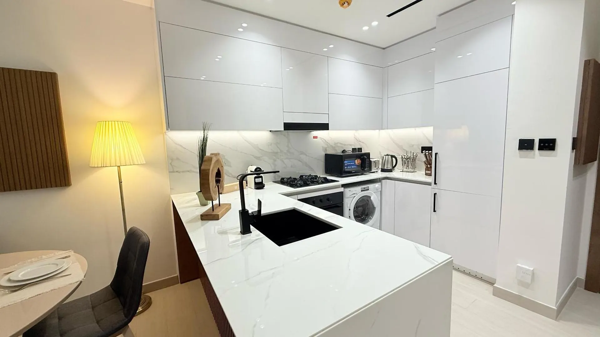 1 Bhk With Panoramic View Apartment Dubai 0*,