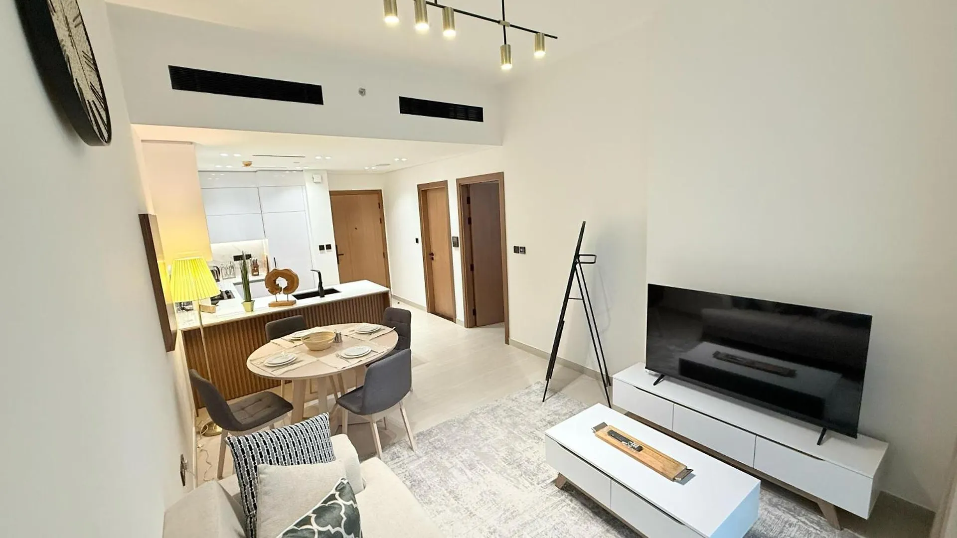1 Bhk With Panoramic View Apartment Dubai 0*,